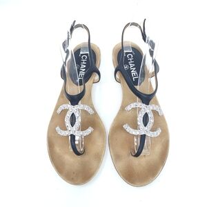 Chanel Size 39 thong sandals CC logo black leather flat Monogram